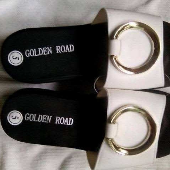 Ladies Slide Slippers. - Picture 2 of 9